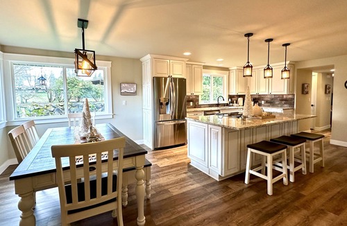 Edgewood House | Newly Renovated 4 Bedroom, Quiet Country Home on 5 Acres in Edgewood, Sleeps 8