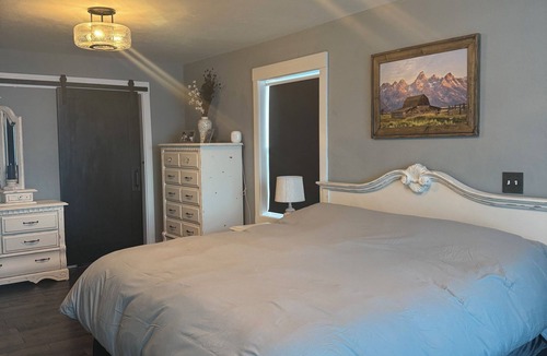 Ashton House | Newly renovated Ashton Farmhouse on Cave Falls HWY. Near Yellowstone Nat. Park
