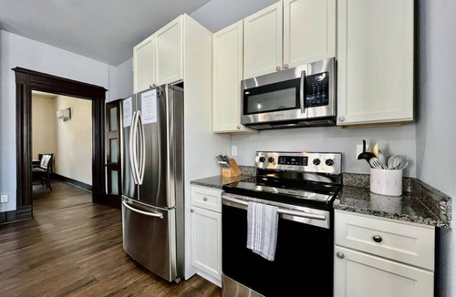 Lindenwald House | Newly Renovated Historic mansion 8 Bedrooms