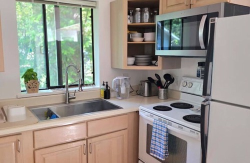 Point Roberts Apartment | Newly Renovated, Light-Filled Cabin
