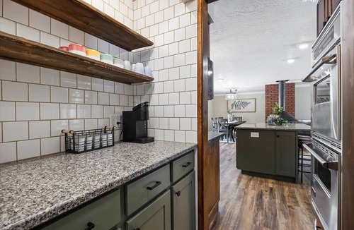 Burley House | Newly Renovated, Modern Sleeps 21, Newly added AC/Heating units in each bedroom.