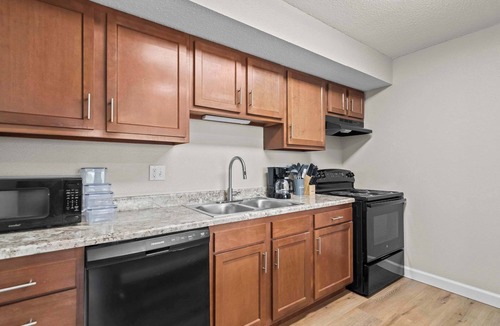 Springfield Apartment | Newly Renovated Unit in Central Spfld! #103