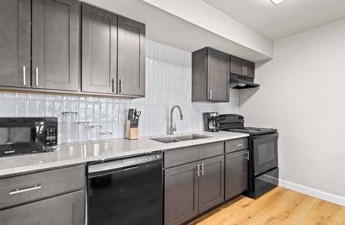 Springfield Apartment | Newly Renovated Unit in Central Spfld! #301