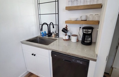 Sioux City House | Newly updated 2 bed, 1 bath in Morningside - Sleeps 6