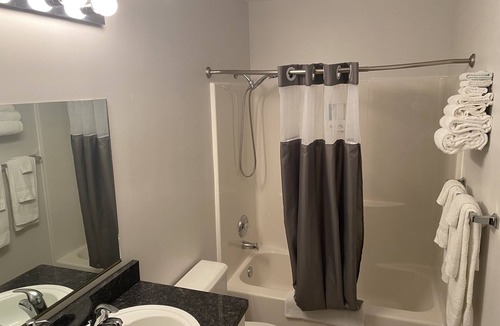 Davenport Apartment | Newly Updated Property Surrounded By The Beauty Of Lake Roosevelt