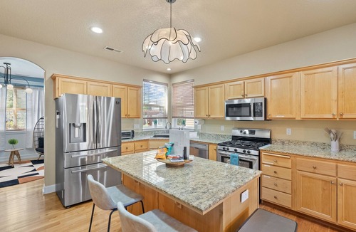 Old Farm District House | Newly updated! Top-Rated Bend Getaway – Family Fun, Adventure & Comfort!