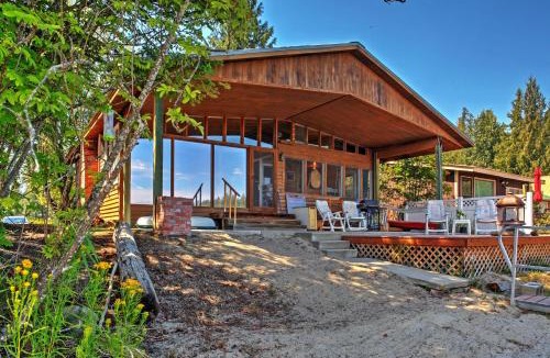 Newport House | Newport Cabin w/Lakefront Private Porch & Grill!