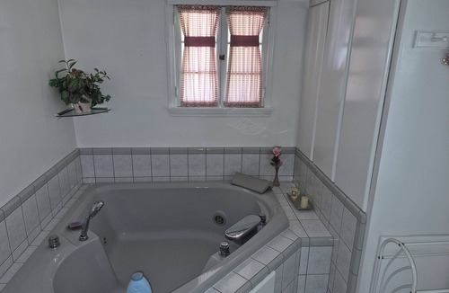 Grants Pass House | Nichols place, 4 bed ranch property. Grants Pass, Oregon RV hookup available