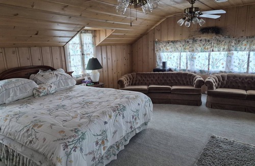 Grants Pass House | Nichols place, 4 bed ranch property. Grants Pass, Oregon RV hookup available