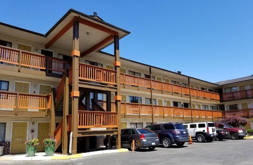 Haller Lake Hotel | Nites Inn
