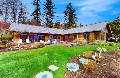 Anacortes House | No-Bank Waterfront Stunner – Driftwood Compound on Fidalgo Island