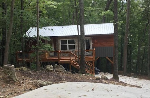Guild Cabin | NO SUNDAY CHECKINS wolfpack- hot tub- treehouse