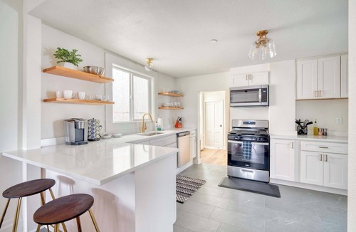 Uptown House | Nob Hill Retreat - Steps to NW 23rd Shops & Fast Wifi