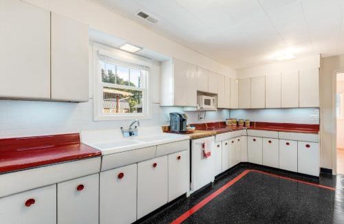 Prineville House | Noble House by Stahancyk House