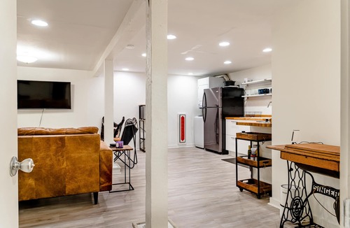 Irvington House | Nomads Nest - 2bdr, 1 mile from Convention Center