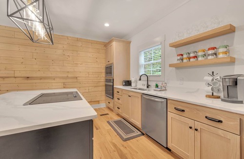 Lancaster House | Noon CHECK IN, 2pm CHECK OUT at Center Hill Lake, 3 Family Suites, sleeps 13