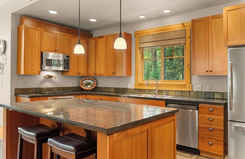 Mazama House | Norsk Hus, 3-Bedroom Lodge w/fireplace in Mazama