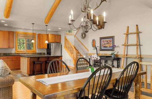Mazama House | Norsk Hus, 3-Bedroom Lodge w/fireplace in Mazama