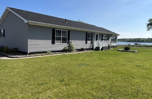 Coldwater House | North Lakes chain waterfront home with private dock access.