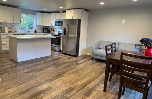 Shoreline House | Northside Seattle 4 bedrooms Comfort House-Easy Access I-5, Light Rail Station
