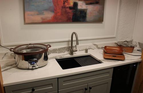 Port Angeles Apartment | Not shared. Clean. Locationx3. 30 day minimum. Low daily rate + 20% discount