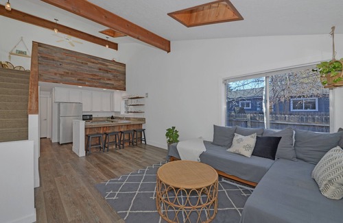 River West House | NW Bend furnished home. Walk to river, downtown, restaurants, breweries, etc
