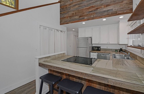River West House | NW Bend furnished home. Walk to river, downtown, restaurants, breweries, etc