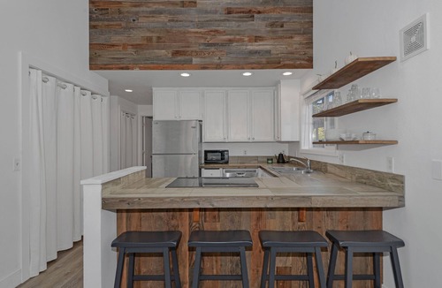 River West House | NW Bend furnished home. Walk to river, downtown, restaurants, breweries, etc