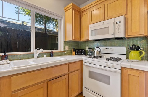 River West House | NW Lexington | River West | pet (dog) friendly hot tub
