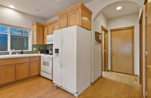 River West House | NW Lexington | River West | pet (dog) friendly hot tub