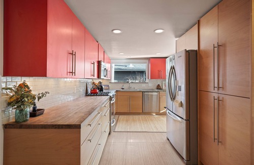 River West House | NW Nest - Cute Westside Bungalow, Walkable to Food & Fun!