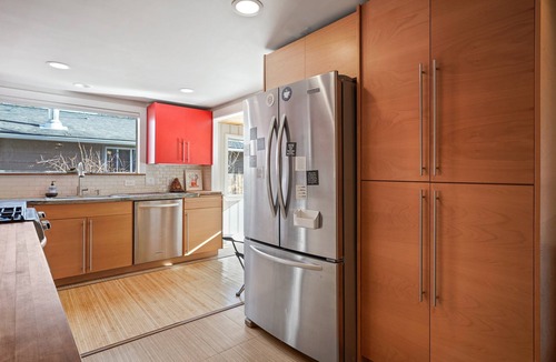 River West House | NW Nest - Cute Westside Bungalow, Walkable to Food & Fun!