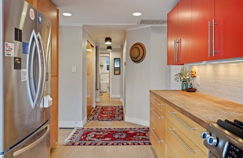 River West House | NW Nest - Cute Westside Bungalow, Walkable to Food & Fun!