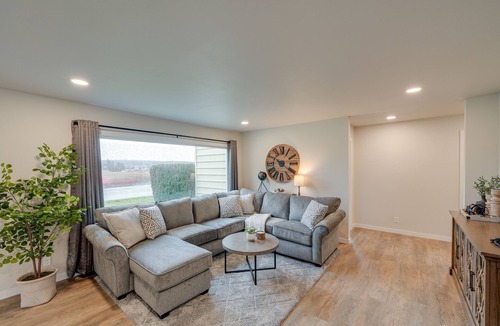 Oak Harbor House | Oak Harbor Vacation Rental - 3 Mi to Downtown