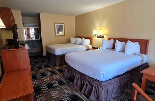 Oakridge Hotel | Oakridge Inn & Suites