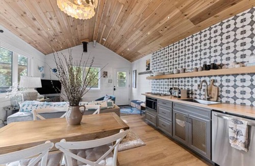Lakebay Cottage | Oberon Cottage - Privacy, beach access, Mt Rainer view and beautiful forest