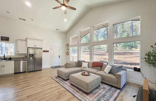 New Meadows Cabin | OC's Hideaway: Ski and Tee Cabin