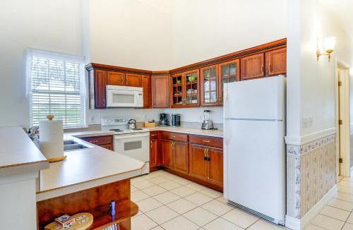 Ocean Shores House | Ocean Shores Condo w/Private Tub < 1 Mi to Beach!