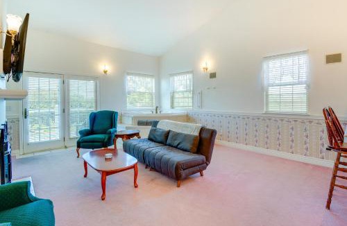 Ocean Shores House | Ocean Shores Condo w/Private Tub < 1 Mi to Beach!