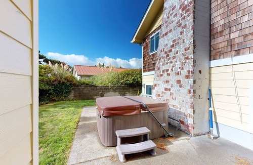 Agate Beach House | Ocean-view home - private hot tub, outdoor shower, dog-friendly - walk to beach