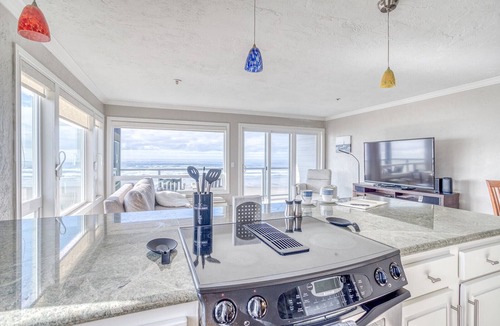 Newport Condo | Oceanfront Nye Beach Condo, Fun Times at Nye Beach