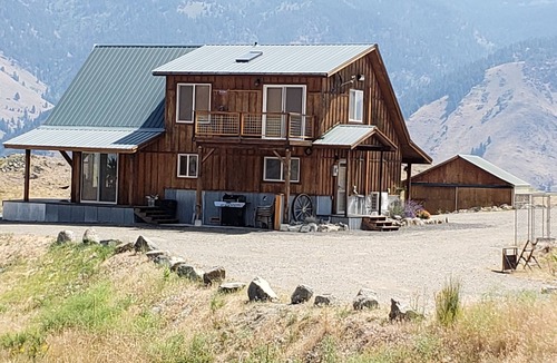Riggins Cabin | Off the beaten path ridgetop location with dramatic mountain views