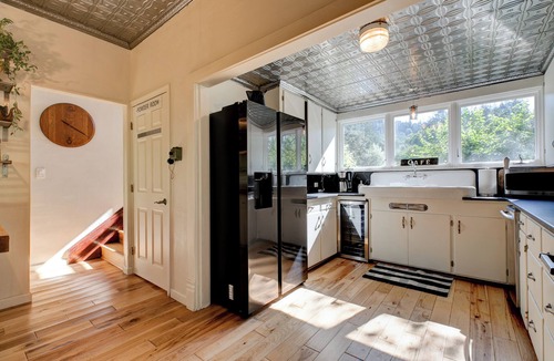 Newberg House | Old Farm: A Modern 5-bedroom Farmhouse on Vineyard