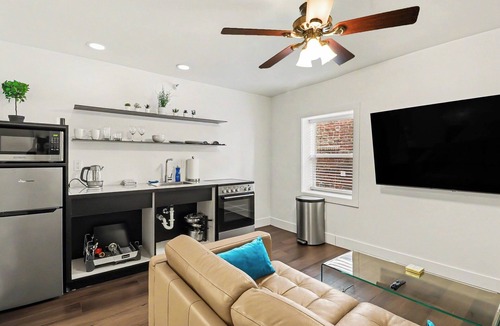 Downtown Omaha Apartment | Omaha Group Stay | 10+ Apartments, Sleeps 20