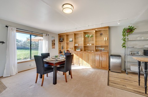 Central Point Cottage | On-Site Winery & Tasting Room: Oregon Bungalow!
