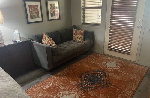 Bend Apartment | On Widgi Creek golf course. Close to mtn, river and MTB trails