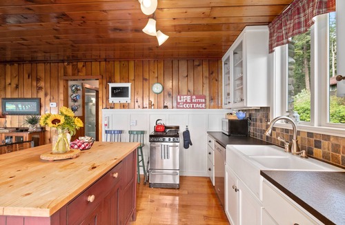 Bow Cottage | One August weekend still open! Awesome views, close to great food & fun hikes!