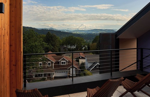 White Salmon Apartment | One-bedroom suite, Mt Hood views, downtown White Salmon, suite 28