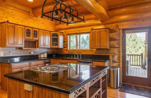 Garden Valley Cabin | ONE OF A KIND, PICTURESQUE, CEDAR LOG CABIN FOR THE WHOLE FAMILY