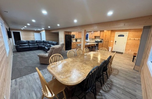 Island Park Cabin | Only 15 min away from Yellowstone- Hidden Haven Lodge